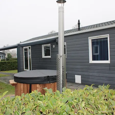 In Gelderland With Hot Tub Lathum